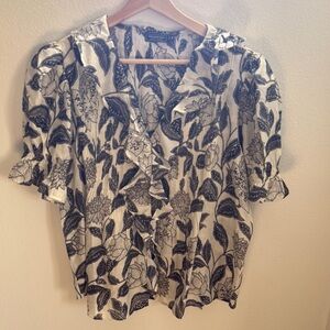 Vineyard Vines cream and Indigo-Navy Blue Ruffled Blouse NWOT